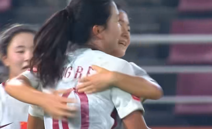 超级巨大失误!泰国门将黄油手,肖亚飞远射破门,U20女足领先
